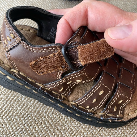 Little Boys Brown Open Toe Sandals with Velcro Closure. Woven Faux Leather. Sz 8 - Picture 7 of 10